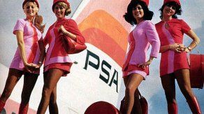 Exposición muestra la evolución de los uniformes de las azafatas