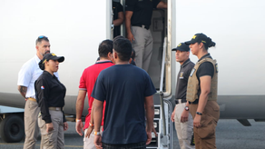 Migración deporta a 40 colombianos