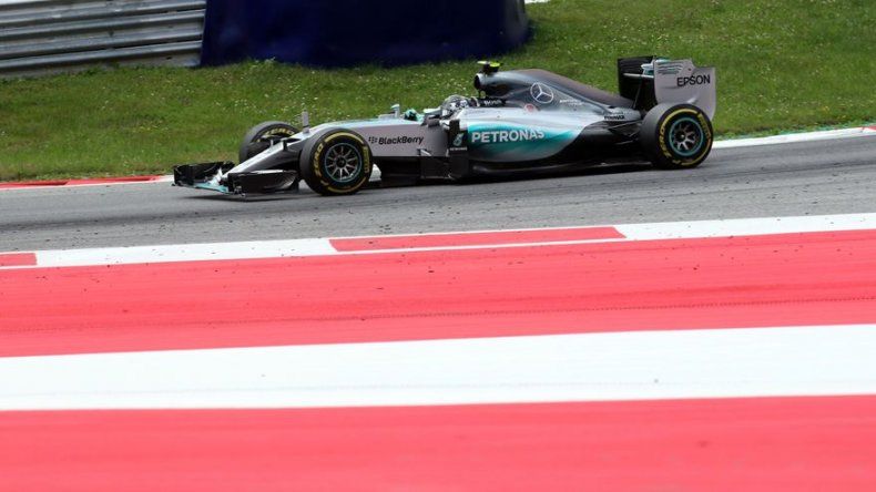 Rosberg muestra su categoría al vencer a Hamilton en Austria