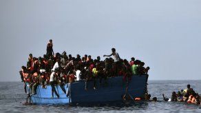 Encuentran a más de 22 muertos en barco que llevaba migrantes desde Libia