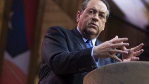 Mike Huckabee anuncia sus aspiraciones presidenciales