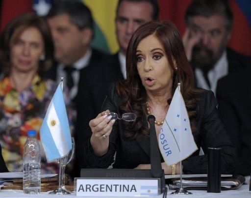 Protesta con cacerolas contra la reelección de Kirchner en Argentina