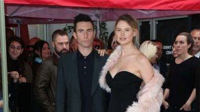 Adam Levine anima a los padres a cuidarse para poder criar mejor a sus hijos