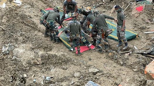 En las primeras horas después del desastre, los socorristas lograron rescatar a 18 supervivientes.