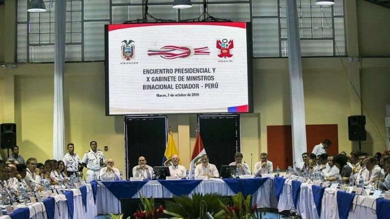 Presidentes de Ecuador y Perú buscan impulsar cooperación