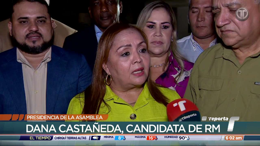 Dana Castañeda junto a bancada del RM