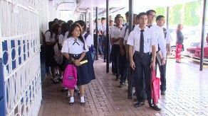 Algunos estudiantes incumplen normas sobre uso correcto del uniforme