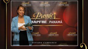 Viviana Carrasco recibió el premio a mayor productor de todoslos ramos de la sucursal de Albrook, de MAPFRE PANAMÁ.&nbsp;