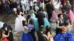 Quinceañeras con cáncer celebran su fiesta en un hospital de Ciudad de México