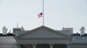 Obama ordena poner banderas a media asta en homenaje a Nancy Reagan