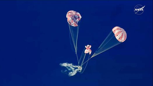 Cápsula Artemis II regresa a la Tierra con su tripulación. Cápsula Artemis II regresa a la Tierra con su tripulación.