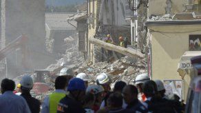 Italia se prepara a enterrar los muertos del sismo