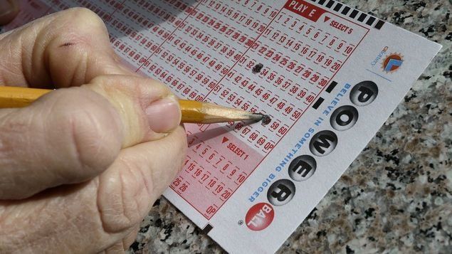 Mujer de EEUU exige anonimato tras ganar 560 millones de dólares en lotería