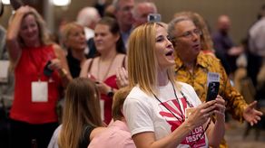 Las votaciones más señaladas eran las de Arizona, un antiguo bastión republicano que se ha vuelto más favorable para los demócratas en los últimos años debido al crecimiento explosivo en Phoenix y sus alrededores.