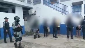 Los cinco sujetos quedaron grabados cuando se dio la agresión contra los dos policías de turismo.