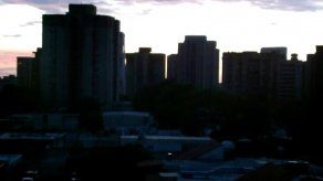 Comercios y escuelas cerradas por apagones en Venezuela