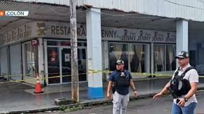 Asesinan a un hombre en Colón frente a un restaurante.