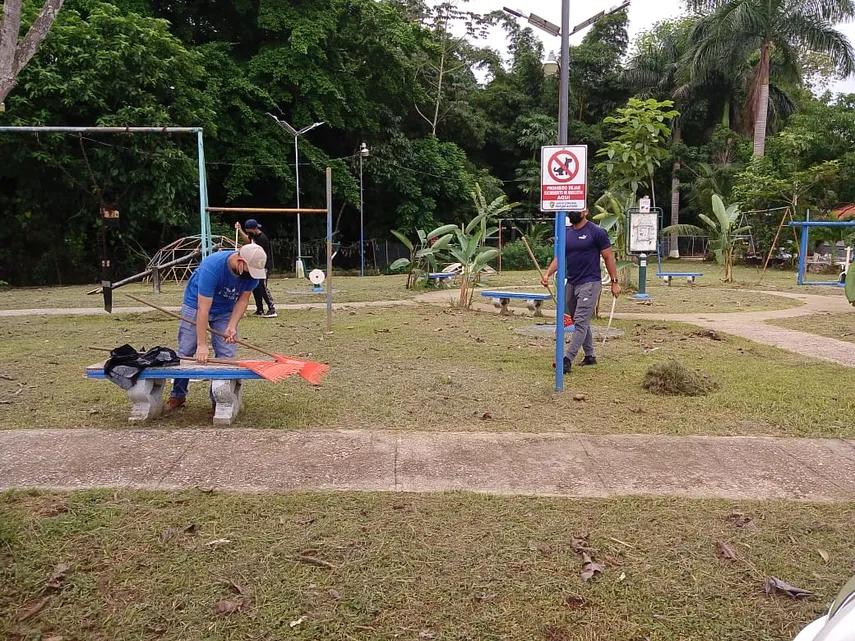 Beneficiarios del Vale digital, realizando trabajos comunitarios