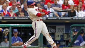 Jonrones de Mayberry y panameño Ruiz  dan triunfo a Phillies