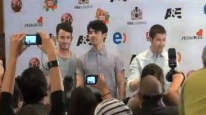 Los Jonas hacen enloquecer a entregado público adolescente en Viña