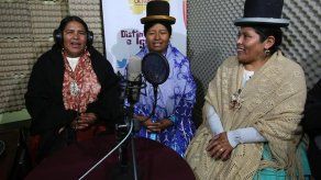Mujeres aimaras usan la radio para concienciar sobre la diversidad funcional
