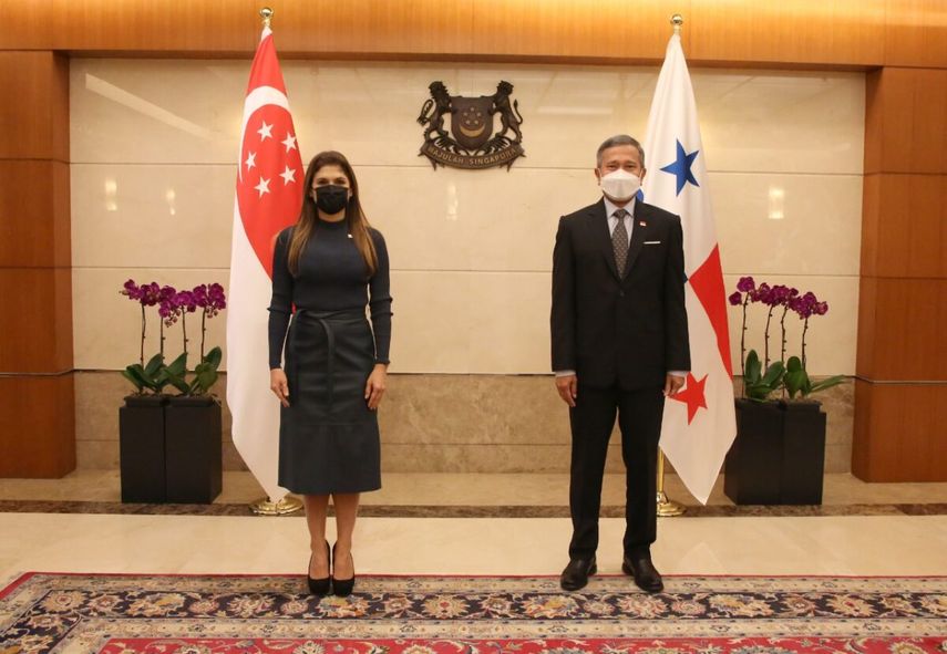 La canciller Mouynes concluyó su intensa gira de trabajo con un encuentro con el ministro de Relaciones Exteriores de Singapur