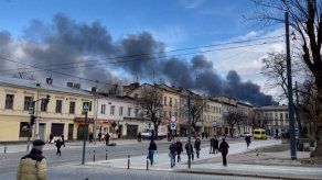 Rusia lanza ataques en el oeste de Ucrania y concentra sus fuerzas en el este