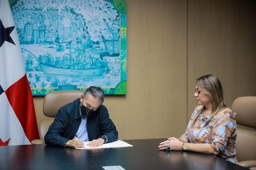 Presidente Laurentino Cortizo sanciona ley.