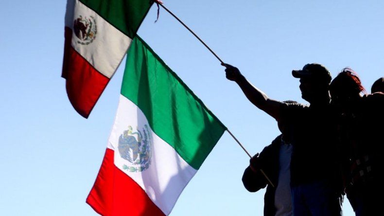 Protestas pro y contra caravana migrante se registran en frontera México-EEUU