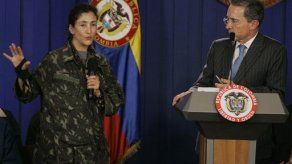 Uribe y Betancourt los más populares en Colombia