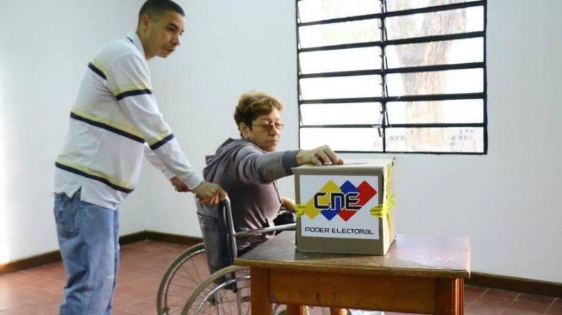 Venezuela elige concejales bajo la sombra de masiva abstención