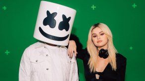 El Dj Marshmello y la cantante Selena Gómez, en la final de la UEFA Champions League.&nbsp;