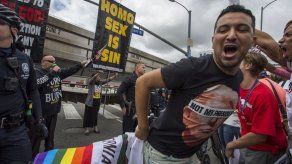 Miles marchan en EEUU por los derechos de los homosexuales y contra Trump