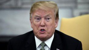 Demócratas piden al FBI que investigue a Trump por contratar a indocumentados