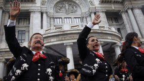 Mariachi de la Marina mexicana sorprende a capitalinos con flashmob