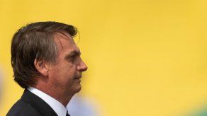 Bolsonaro admite desconocimiento y le deja la economía al ministro Guedes