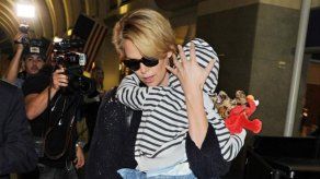El hijo de Charlize Theron se siente como en casa en África