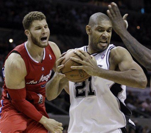 Duncan guía a Spurs en triunfo sobre Cavaliers en la NBA