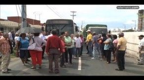 Jubilados se vuelcan a la calles por cheques si firmas