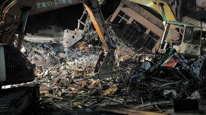Taiwán y sus alrededores son regularmente afectados por terremotos debido a su ubicación cerca de la unión entre dos placas tectónicas.