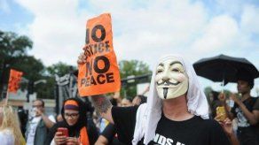 Cientos marchan en Ferguson para recordar muerte de Brown