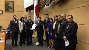 Mitradel presenta proyecto que aumenta multas por contratar a extranjeros sin permiso Mitradel presenta proyecto que aumenta multas por contratar a extranjeros sin permiso