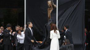 Ecuador retira busto de expresidente argentino Kirchner