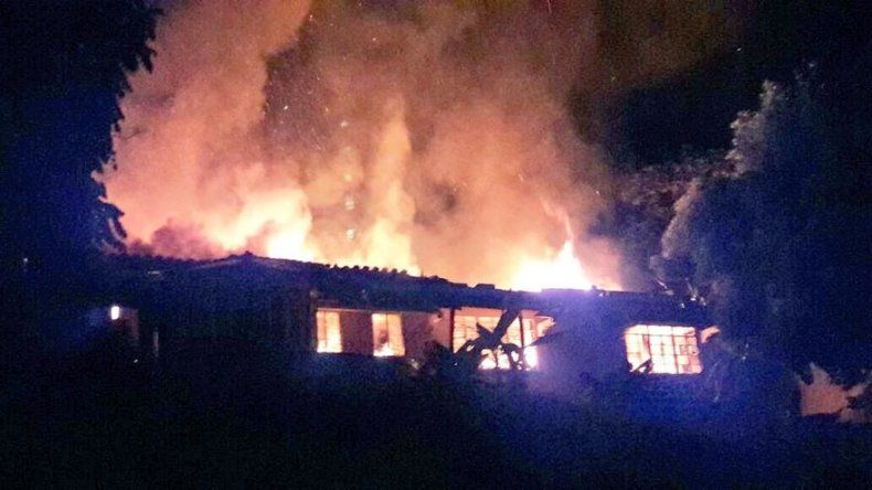 Bomberos controlaron incendio registrado en residencia en La Cresta