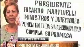 Jubilados protagonizan cierres de calle en varios puntos