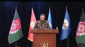 Talibanes atacan aeropuerto de Kandahar, segunda ciudad de Afganistán.