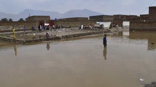 Sherry Rehman, ministra para asuntos de cambio climático, dijo en conferencia de prensa en la capital Islamabad que 77 personas han perdido la vida por lluvias en Pakistán desde junio, 39 de ellas en Baluchistán.