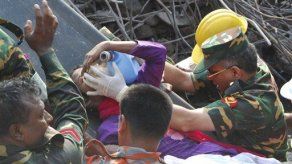 Hallan sobreviviente en Bangladesh tras 17 días