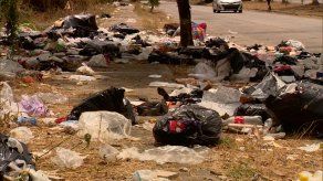 Residentes de la barriada Santa Rita denuncian acumulación de basura en las aceras