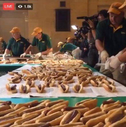 Récord Guiness con la línea de hot dogs más larga del mundo en Nueva York